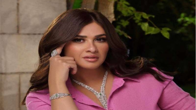 ياسمين عبد العزيز