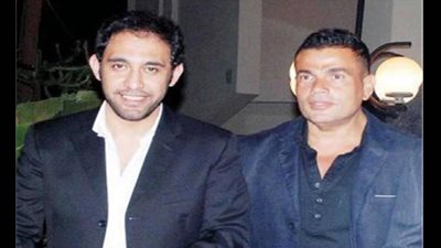 ”بصيغة سخرية” عمرو مصطفى يعلق على صفعة الهضبة للشاب