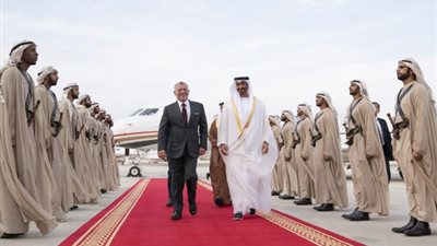 محمد بن زايد يستقبل ملك الأردن