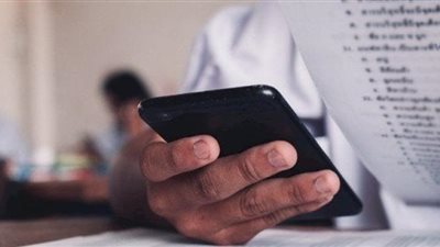 بعد واقعة الشرقية.. ضبط طالب ثانوية عامة آخر بكفر الشيخ استخدم المحمول للغش في امتحان الإحصاء