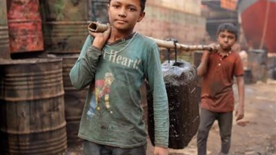 في اليوم العالمي لمكافحة عمالة الأطفال.. أثار نفسية تلحق بهم