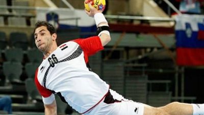 احمد الاحمر يقود منتخب مصر لليد امام مقدونيا