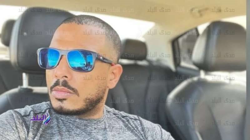 كانت تعامله بلطف”