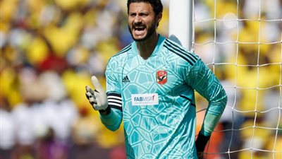 الشناوي وموديست يقودان الأهلي ضد فاركو في الدوري