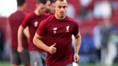 شاكيري يعود للتشكيل الأساسي لليفربول أمام اليونايتد بعد غياب 400 يومًا