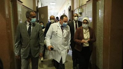 الصحة: انخفاض معدل تردد مرضى فيروس كورونا على الرعاية المركزة وأجهزة التنفس الصناعي بالمستشفيات بنسبة 50%