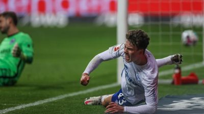 «توهج يوفيتش  ».. فرانكفورت يهزم شالكة (3_1) في الدوري الألماني