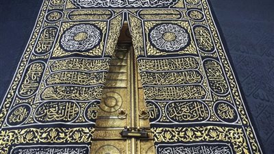 تتزين بالجديدة اليوم.. كسوة الكعبة في 7 معلومات