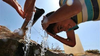 كيف تحمي طفلك من أشعة الشمس الشديدة ودرجات الحرارة المرتفعة؟