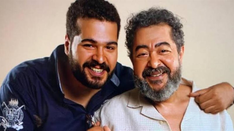 طارق عبد العزيز ونجله