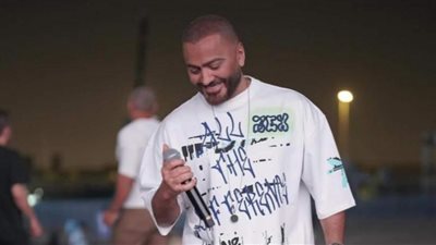 بالصور ..لقطات من البروڤة النهاية لـ حفل تامر حسني قبل ساعات منها