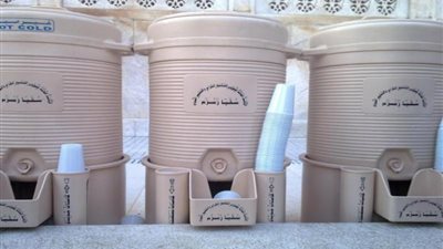 عجائب وأسرار  ماء زمزم.. طعام وشراب وشفاء