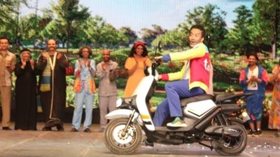 بعد أول يوم عرض .. مسرحية ” عامل قلق ” تحقق أعلى إيرادات في تاريخ مسرح القطاع العام