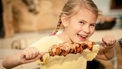 الكوليسترول أبرزها.. أضرار إفراط الأطفال في تناول لحوم عيد الأضحى