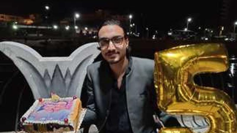 أسفل منزل طليقته