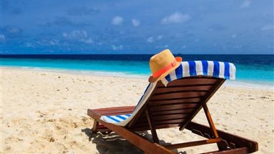 ألحق استمتع في المصيف.. طريقة حجز صف أول أمام البحر بشواطئ الإسكندرية