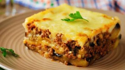 بخطوات بسيطة.. طريقة تحضير طاجن المسقعة بالبشاميل