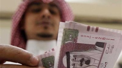 سعر الريال السعودي في السوق السوداء والبنوك المصرية.. الملكي ضرب في السما
