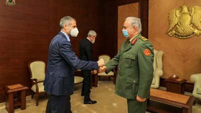 تفاصيل لقاء حفتر بوفد من الحكومة الإيطالية