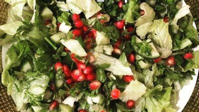 لو زهقتي من الطبيخ.. طريقة تحضير السلطة الخضراء بالرمان