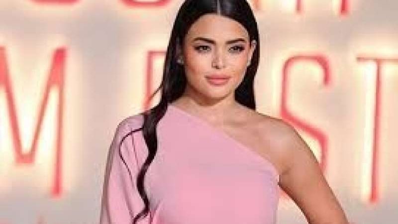 أول رد من أسماء جلال