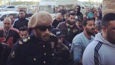 بالبدلة الميري.. محمد رمضان يروج لأحدث كليباته ”مصباح علاء الدين” (فيديو)