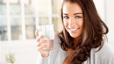 منها العصير الأخضر.. مشروبات تمنح نضارة للجلد في الصيف