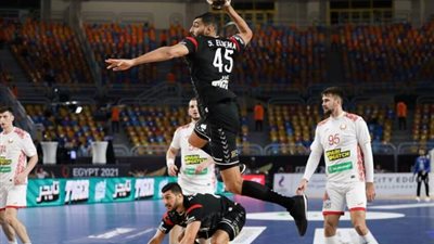 أحمد هشام «رجل» مباراة مصر وبيلاروسيا في مونديال اليد