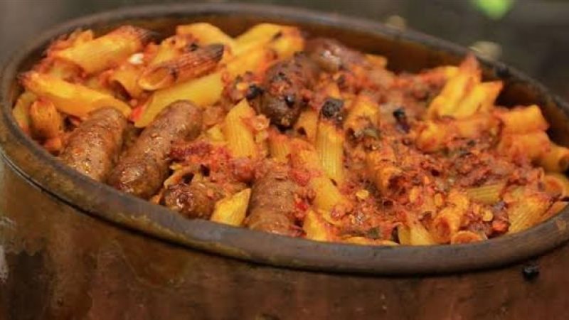 طاجن المكرونة بالسجق