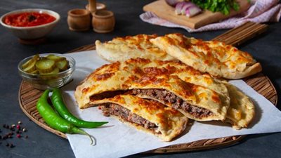 «زي المطاعم»..تعرفي على أسهل طريقة لعمل حواوشي بالجبن في المنزل