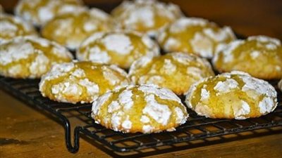 «زي المطاعم».. كيفية إعداد الغريبة المغربية بالقرفةوالسمسم