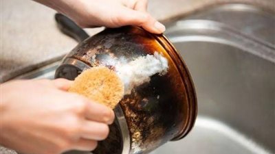 ما هي أسباب احتراق الأواني؟.. وطرق طبيعية لتنظيفها بأمان