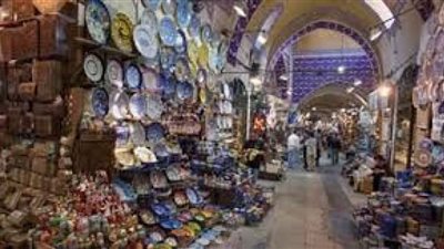 فيديو قديم لعامل بازار يروج معلومات خاطئة عن الحضارة المصرية القديمة