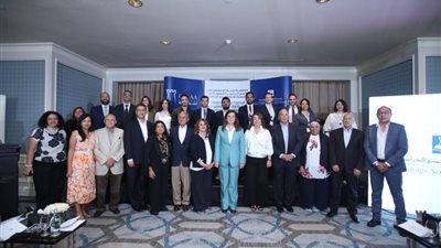 بحضور وزيرة التخطيط.. تسليم 7 منح دراسية للماجستير والدكتوراة بجامعات دولية