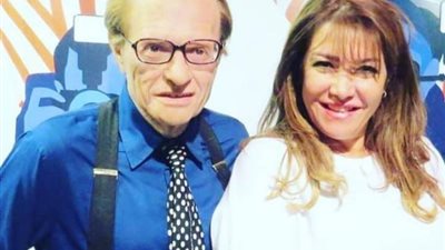 بصورة تجمعهما..  لقاء سويدان تنعي ”لاري كينج” ملك الحوارات الأمريكية