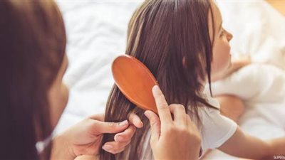 خطوات للعناية بشعر الأطفال خلال فصل الصيف