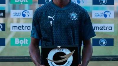 بعد يومين من المباراة.. «ماييلي» يتسلم جائزة لقاء بيراميدز والمقاولون العرب