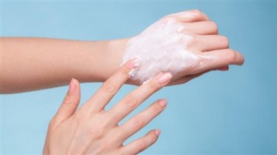 حيلة سحرية سريعة للتخلص من جفاف اليدين