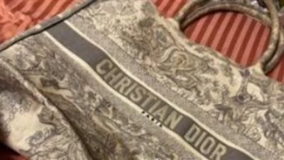 بعد واقعة الفنانة هاجر أحمد .. طرق آمنة لتنظيف حقائب اليد