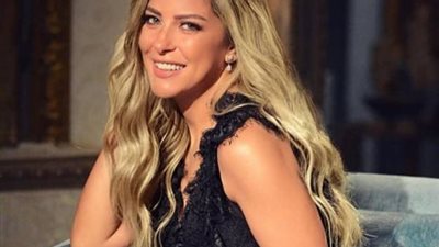 شاهد.. ريم مصطفى تخطف الأنظار بفستان أسود مثير