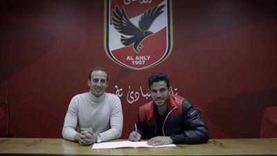 الأهلي يمدد عقدَي ديانج وحمدي فتحي لمدة 5 سنوات.. رسميا