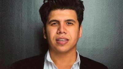 عمر كمال يكشف عن تفاصيل نجاته من الموت ورفض والدته السفر إلى  العمرة بأمواله