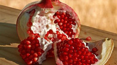 مضادات أكسدة طبيعية.. ما هي فوائد الرمان على البشرة؟