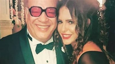 دنيا عبدالعزيز تهنئ صلاح عبدالله بعيد ميلاده