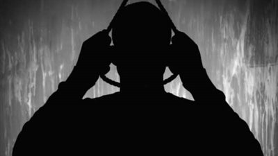 بسبب أزمة نفسية عامل ينهي حياته شنقاً بداخل منزله بالمنيا