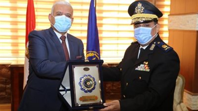 بالصور .. اللواء عبد المجيد صقر يهنئ مدير أمن السويس والقيادات الامنية