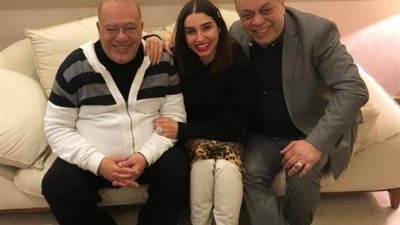 أبو قلب طيب.. روجينا وأشرف زكي يحتفلان بعيد ميلاد صلاح عبد الله