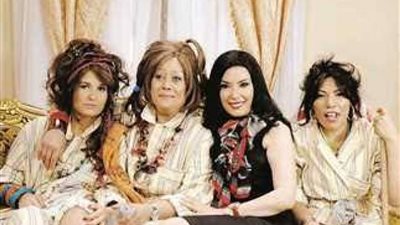 هالة فاخر وشيرين يدخلان الديكور الخاص بست كوم ”بيت العيلة 3”