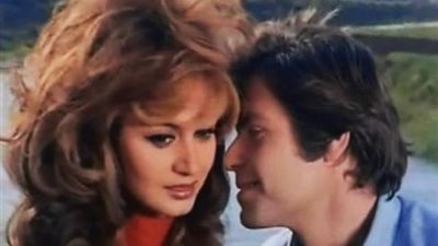 أنقذ مديحة كامل من التورط في فيلم ”إباحي”.. وهذه حقيقة مشاهده الساخنة في ”سيدة الأقمار السوداء”.. حكايات لا تعرفها عن حسين فهمي