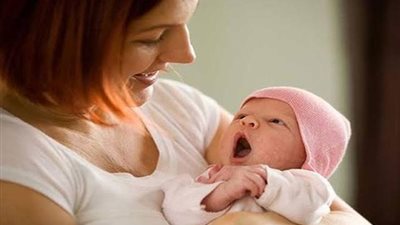 لو سنة أولى أمومة.. نصائح للتعامل مع حديثي الولادة بطريقة صحيحة